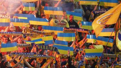 В Украине болельщиков пустят на футбольные матчи