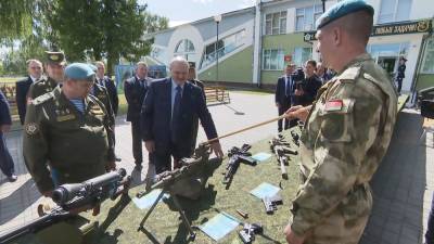 А.Лукашенко ознакомился с оснащением бригады спецназа