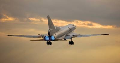 Минобороны показало полёт Ту-22М3 над Чёрным морем