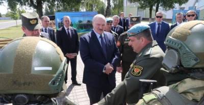 Лукашенко: Не хотелось бы задействовать армию против уличных протестов