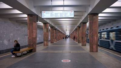 Поезда проезжают без остановки станцию метро «Новокузнецкая»