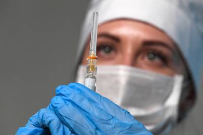 В России предложили внести вакцину от COVID-19 в национальный календарь прививок