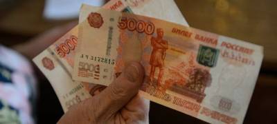 Пенсионерка в Карелии в погоне за соцвыплатой лишилась сбережений