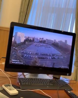 Михаил Дегтярев подглядывает за митингующими хабаровчанами с помощью камер наблюдения