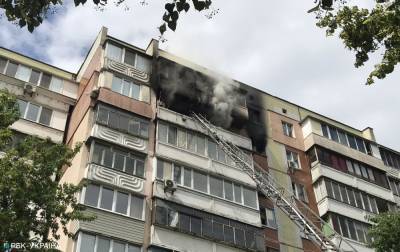 В Киеве потушили пожар в квартире на Закревского