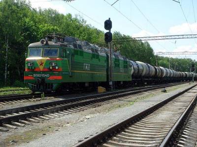 В Омской области поезд сбил легковушку, погибла женщина