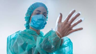 В Казахстане медики, заразившиеся вирусной пневмонией, будут получать по 2 млн тенге