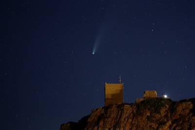 Комета Neowise максимально приблизилась к Земле: яркие фото
