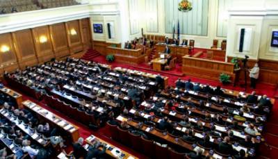 Болгарский парламент уволил сразу пятерых министров