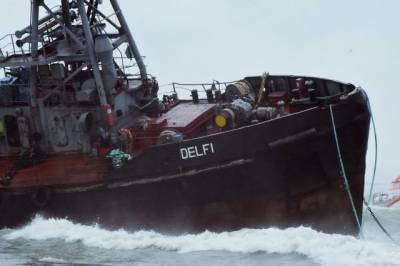 Возле Одессы разлилось топливо с затонувшего танкера «Делфи»
