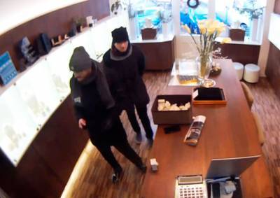 Иностранцы ограбили ювелирный магазин в центре Праги на миллионы крон
