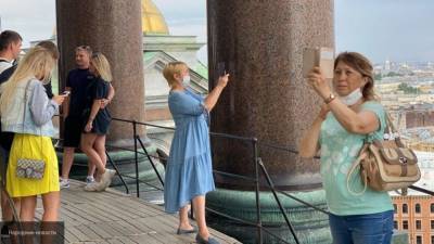 Восстановить поток туристов в Петербурге планируется за два года