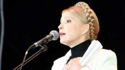 Обирает голодающих украинцев: Тимошенко раскритиковала странное решение Зеленского