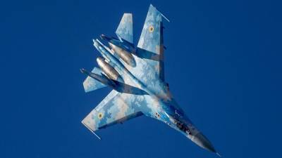 Российский истребитель Су-27 «развернул» американский разведчик от границы РФ