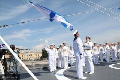 Учебный корабль «Смольный» прибыл в Архангельск на День ВМФ