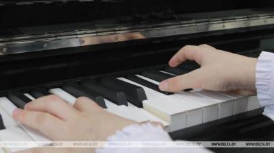 Украинские артисты подарили витебскому музыкальному колледжу пять пианино