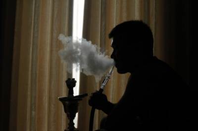 Совфед одобрил законопроект о запрете курения кальянов и вейпов в общепите