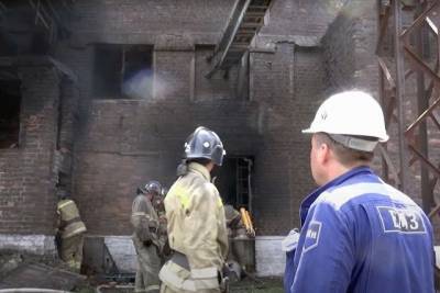 Крупный пожар на ЕМЗ: погибли двое и ранены четверо сотрудников
