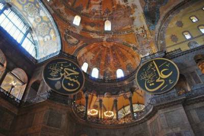 Христианские мозаики в Айя-Софии прикрыли шторами
