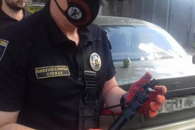 На Луганщине мужчина обнаружил гранату в собственном автомобиле