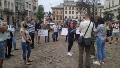 Мы воевали за Украину и не имеем места на своей земле: участники АТО пикетировали мэрию Львова