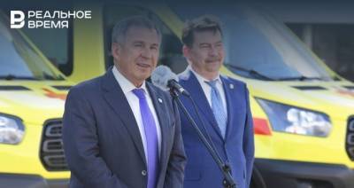 Минниханов вручил врачам Татарстана ключи от новых автомобилей «скорой»
