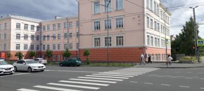 На отремонтированные дороги Петрозаводска наносят разметку