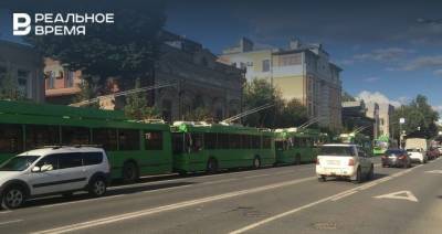 На улице Карла Маркса в Казани встали троллейбусы из-за обрыва линии