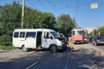 ДТП с трамваем в Волгограде: пострадала 19-летняя девушка