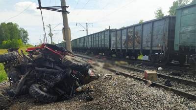 Жертвами ДТП с поездом и машиной на Алтае стали два человека