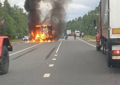 На трассе Рязань – Клепики столкнулись три машины, одна из них загорелась