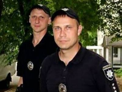 «Этот парень - мой герой»: в Киеве патрульный спас женщину от пьяного хулигана