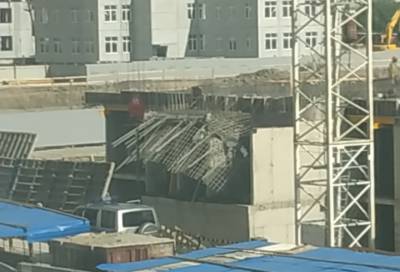 «Рухнули конструкции»: на стройке в Шушарах пострадал человек