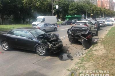 В Харькове в ДТП попали одновременно 5 авто, есть пострадавшие