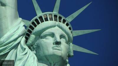 Статую Свободы в Нью-Йорке поразили пять ударов молнии