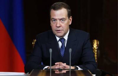 "Настоящая цель вакцинации": Одной фразы Медведева хватило, чтобы саботировать работу российских учёных