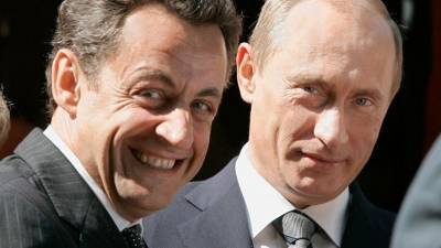 Саркози устроил битву взглядов с Путиным из-за последней шоколадки на саммите G8