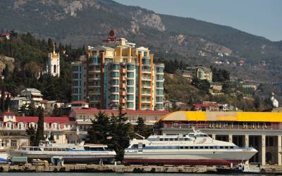 Бойцы воронежских студотрядов работают горничными в крымских отелях