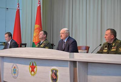 «Он нагло нарушает Конституцию». Цепкало хочет сделать Лукашенко изгоем для всего мира