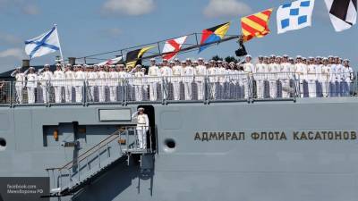 Артиллерийские орудия дадут залп в честь начала военно-морского парада в Петербурге