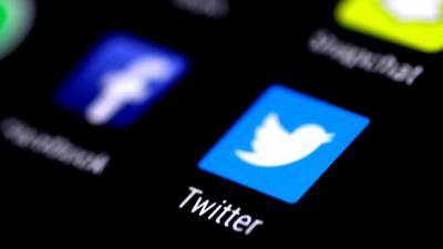 Twitter и Facebook заблокировали страницы 16 приближенных к Болсонару