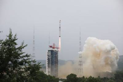 Китай вывел на орбиту три спутника для развития интернета и картографии