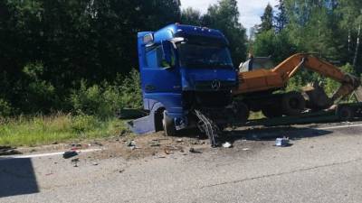 Двое подростков и взрослый пострадали в аварии в Ярославской области. Видео