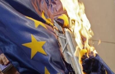 Антикризисный фонд стал мечтой евроскептика — The Guardian называет 3 причины грядущего раскола ЕС