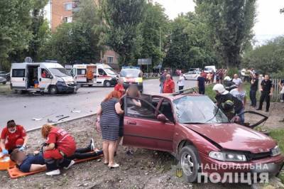 В Каменце-Подольском произошло ДТП с участием "скорой", девять человек получили травмы