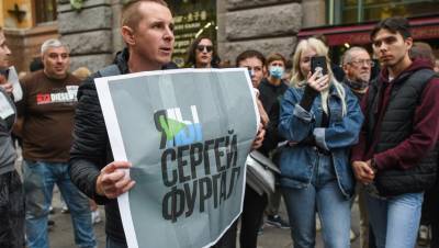 В Петербурге депутата Лазарева оштрафовали за лозунг "Свободу Фургалу"