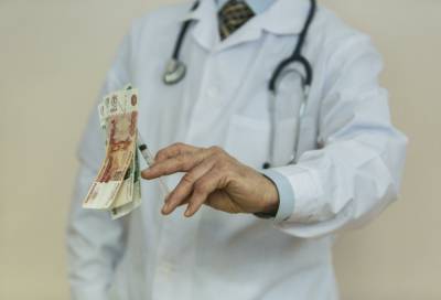 В Петербурге пенсионеры заплатили лже-медикам более 150 тысяч за «чудо-приборы»