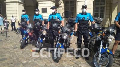 На улицах Львова появились полицейские на мотоциклах