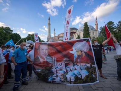 Конец светской Турции? Эрдоган провел первую молитву в мечети Айя-София