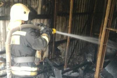 В Суздале пожарные спасли двух человек при возгорании в расселенном доме